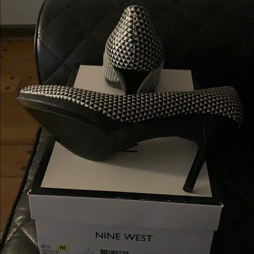 Shoes - Picture 3 of 4